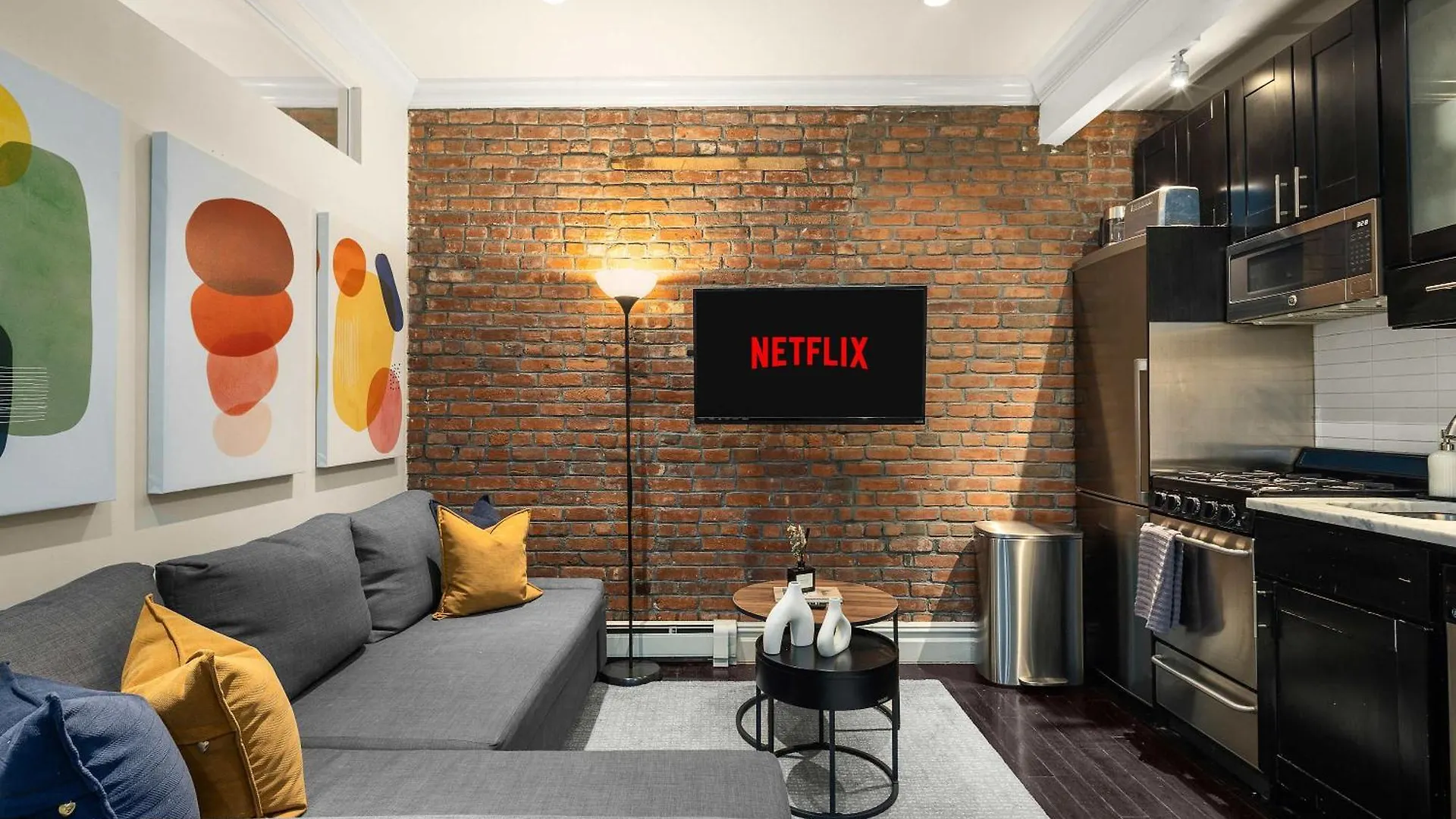 Elegant & Modern Stay location